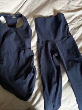 Beyond yoga maternity leggings & top size small